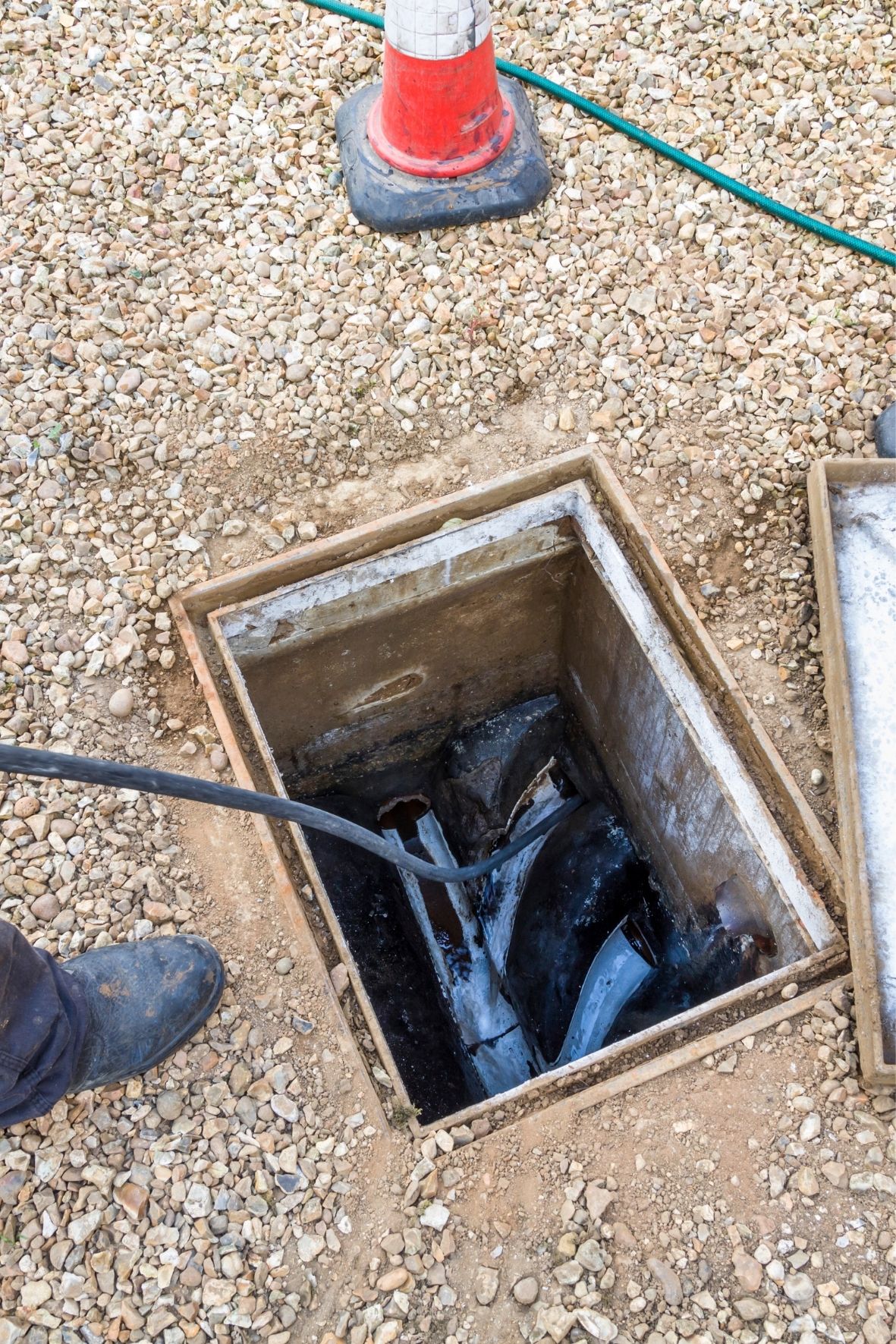 Inspection de drain à l’aide d’un câble caméra inséré dans un regard à Lac-Etchemin